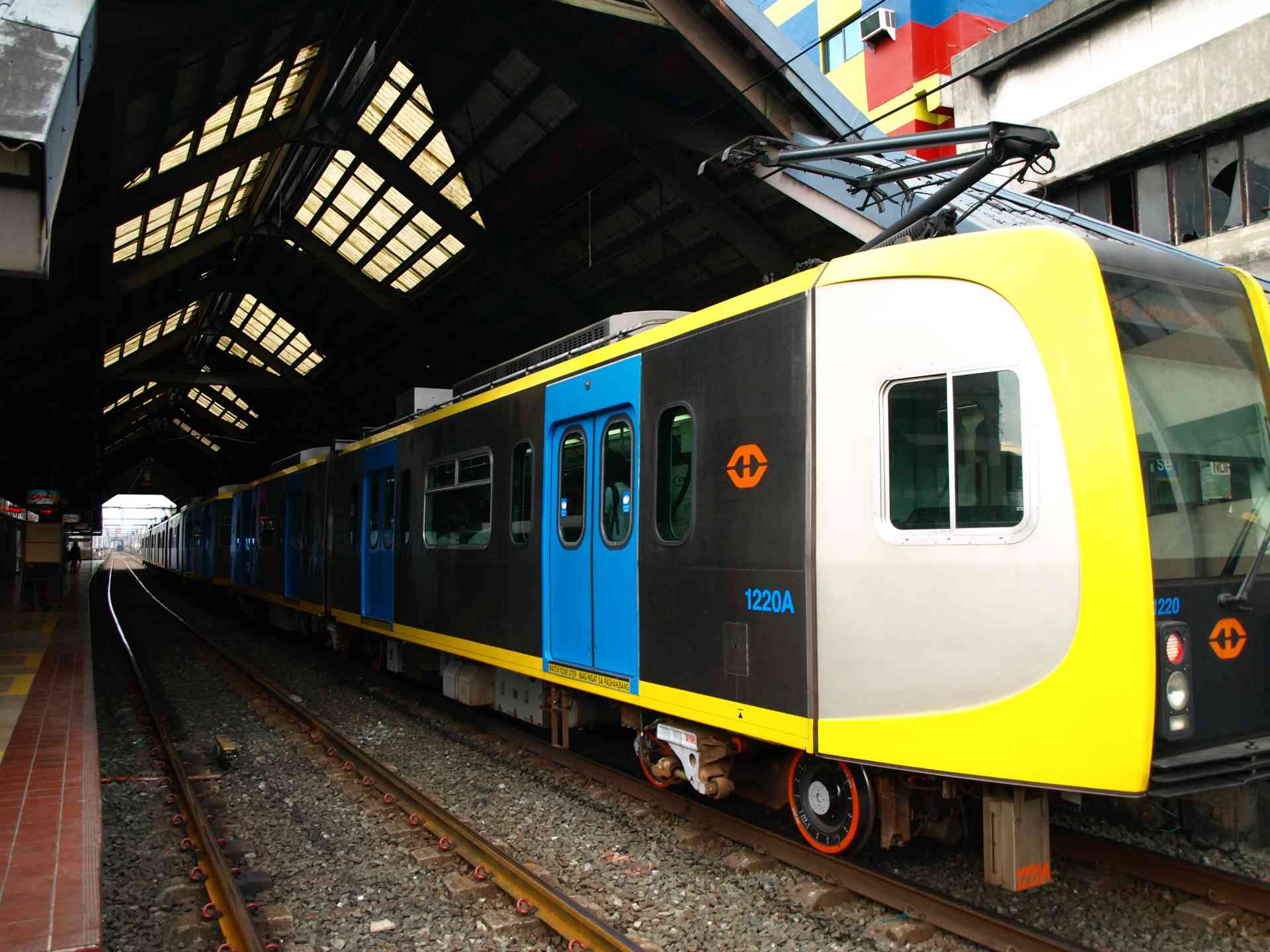 LRT-1 resumes ops after a train's hitch in Baclaran-Fernando Poe Jr. stations