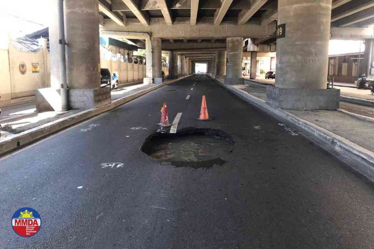 MMDA: Eastbound lane of Sales Road in Pasay temporary closed due to sink hole