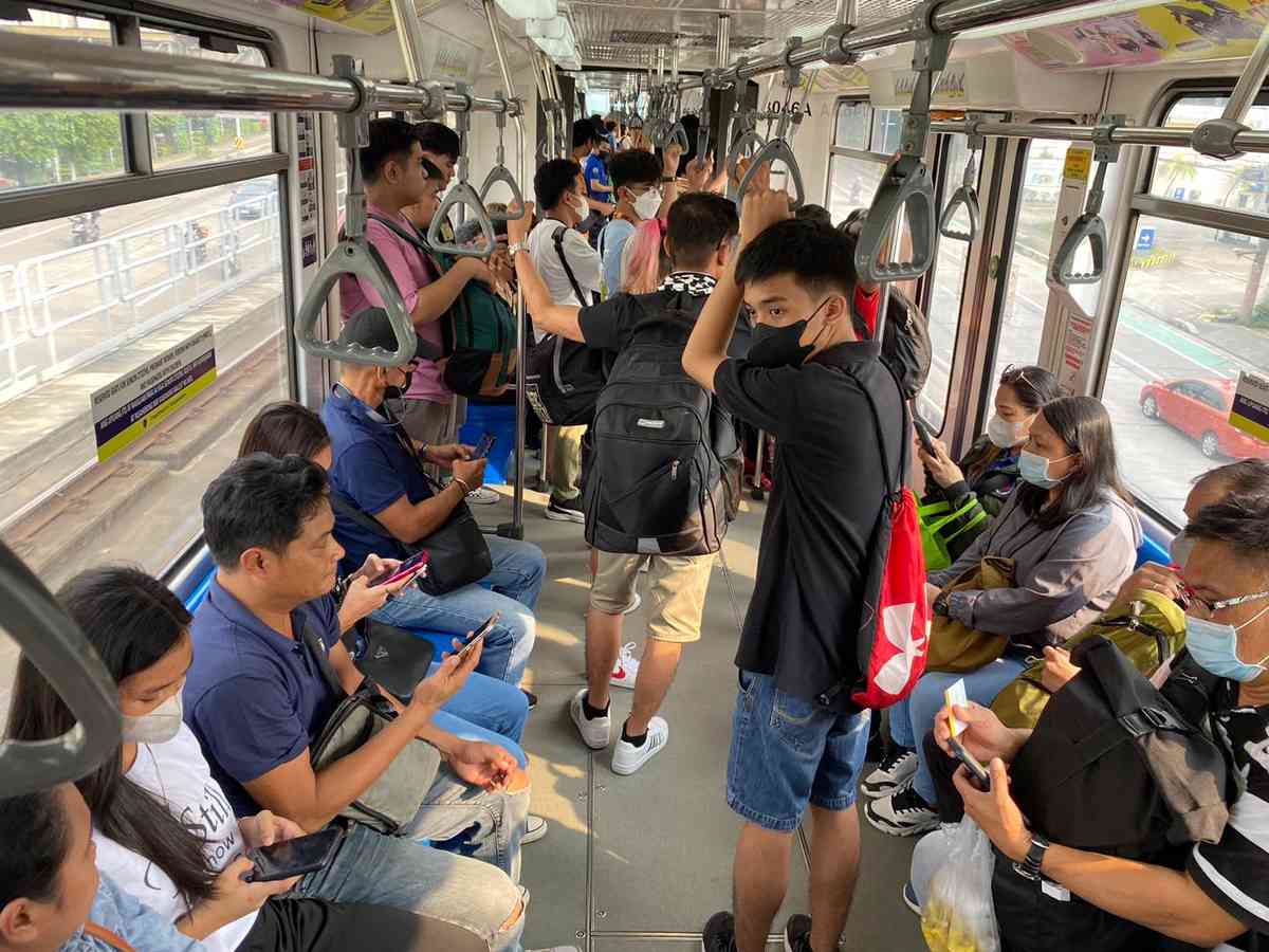 MRT-3 offers free ride for gov't employees from Sept. 18 to 20