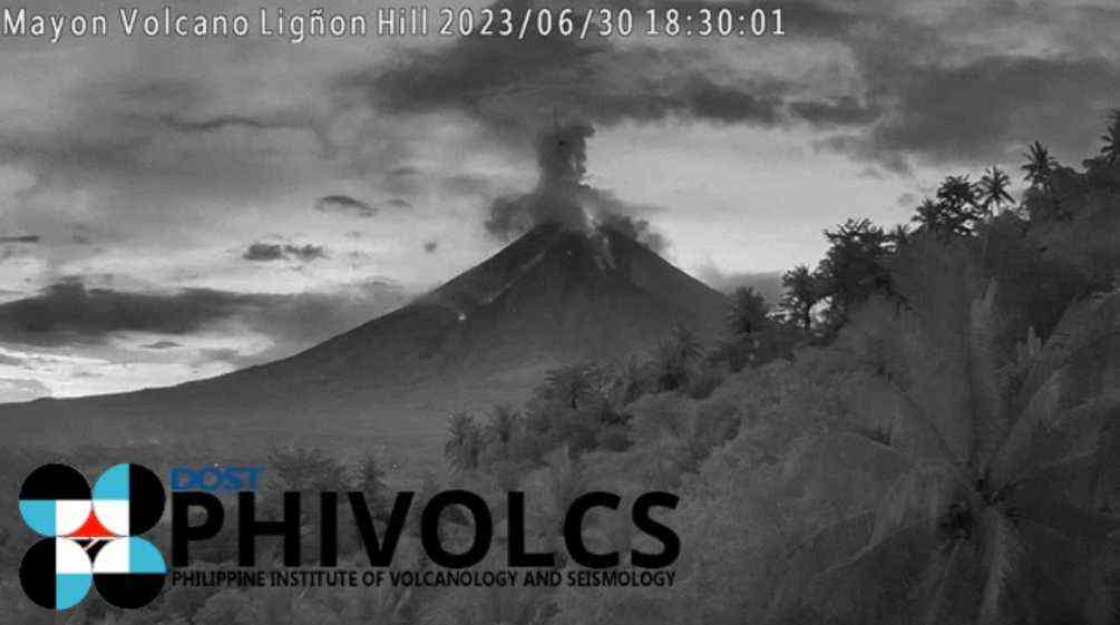 Phivolcs observes heighten increase in Mayon's quakes, rockfalls, PDCs