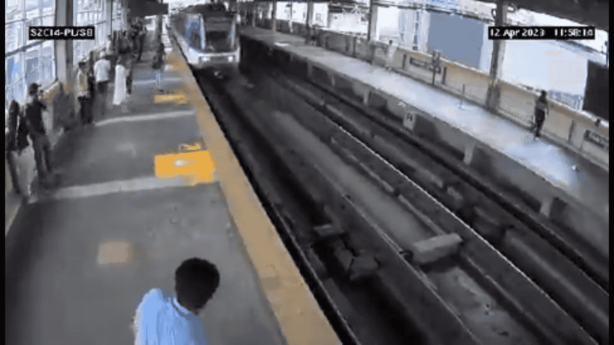 Elderly woman dies after jumping on MRT-3 tracks