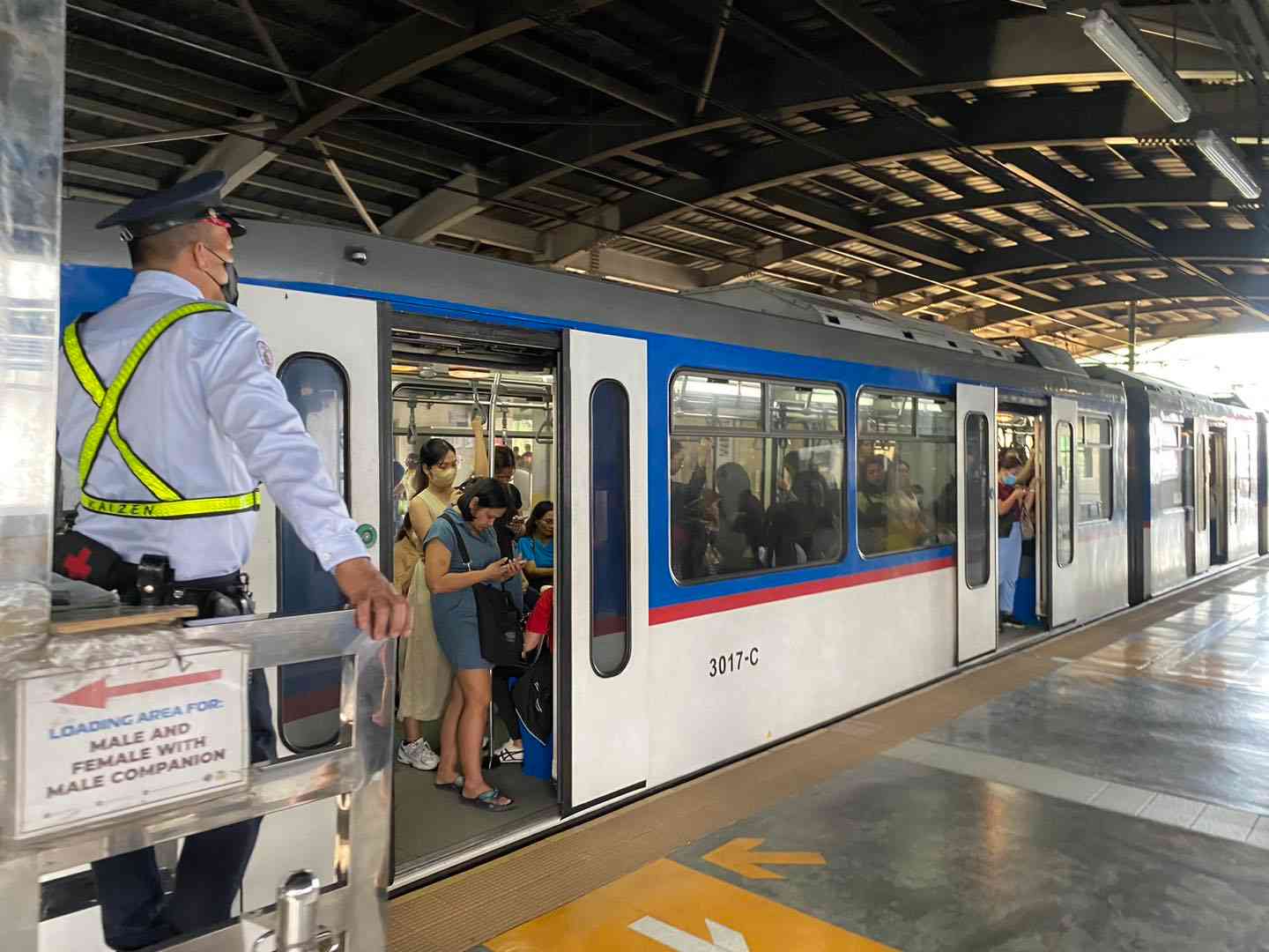 MRT-3, LRT-2 to offer free rides to solo parents on April 20