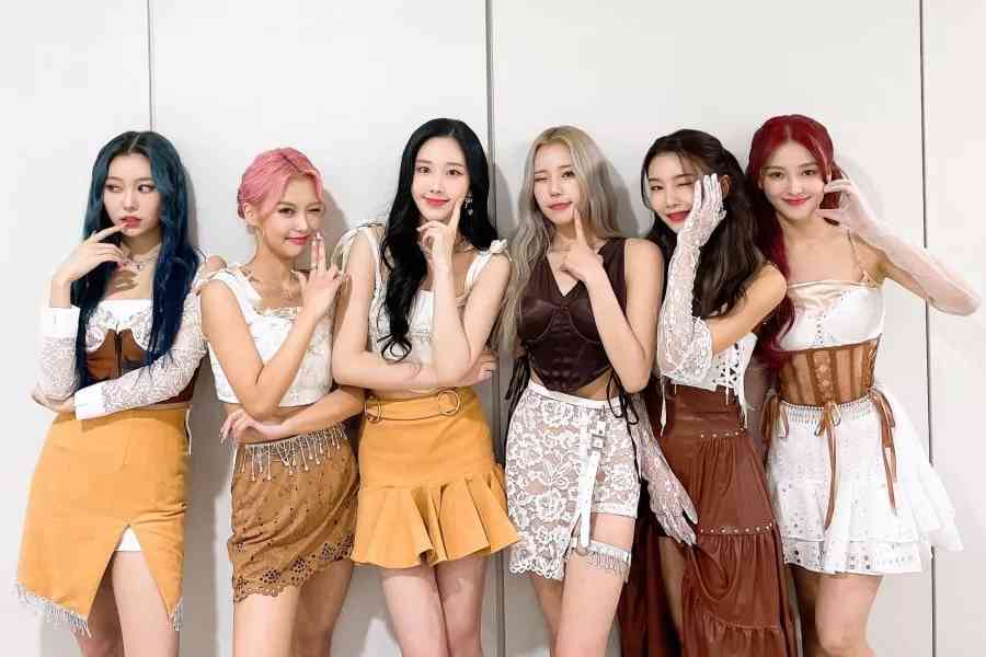 MOMOLAND members depart from MLD Entertainment