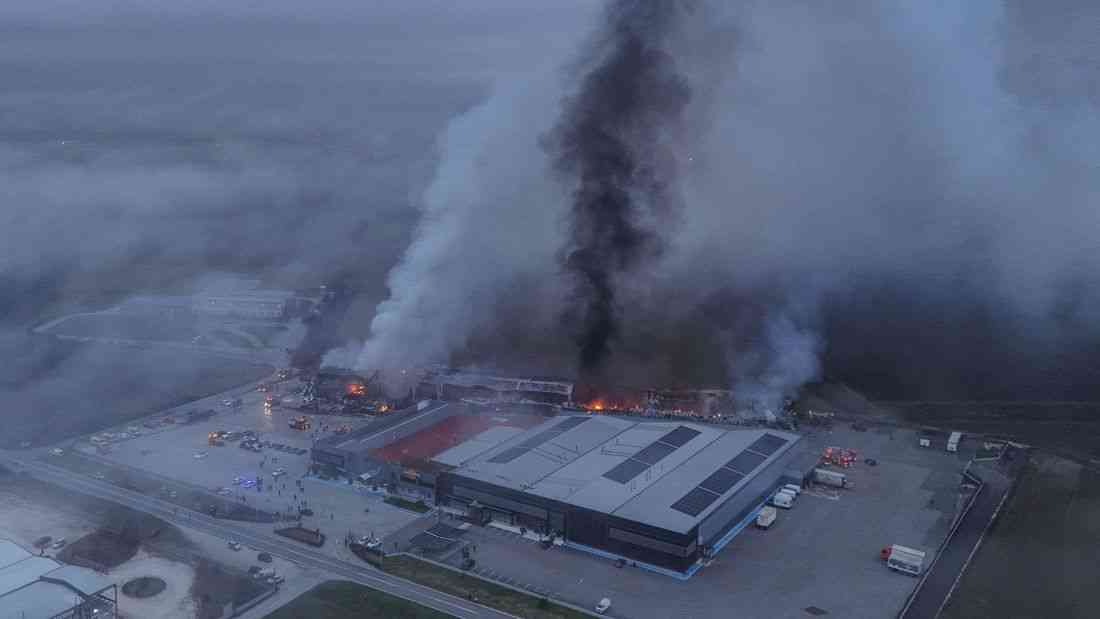 Three dead after fire at food factory in central Greece