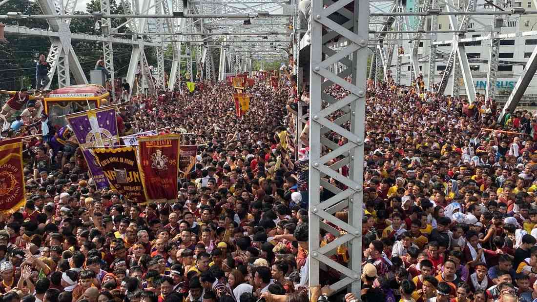 Andas rope breaks amid Traslacion, replacement attached