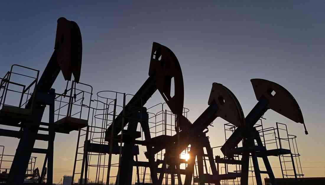 Oil prices gain 2% as market focuses on Venezuela and supply worries in Russia, Iraq and Iran