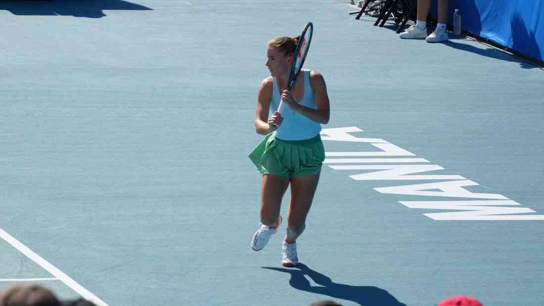 Prozorova rallies past Costoulas to lead semifinal cast at PWO