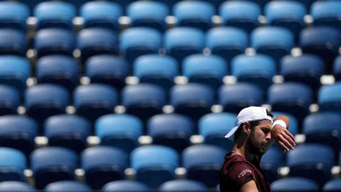 Players, fans brace for extreme heat at Australian Open