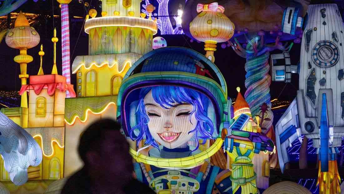 Chinese lantern festival lights up for Lunar New Year