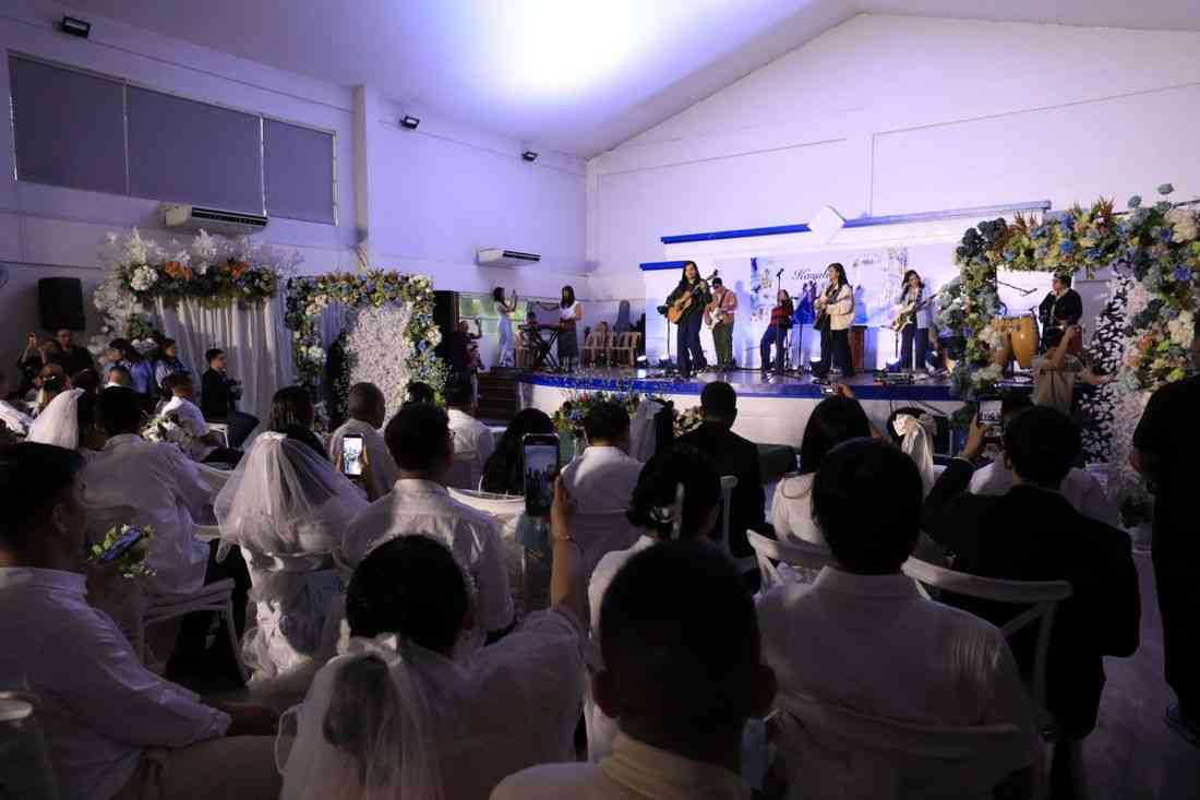 Ben&Ben serenades couples at Kasalang Bayan in Pasig on Valentine’s Day