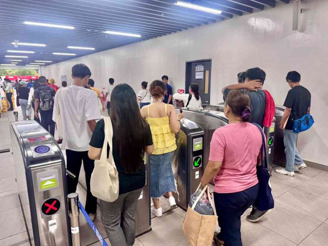 LRT, MRT offer free rides for Philhealth members on Feb. 14