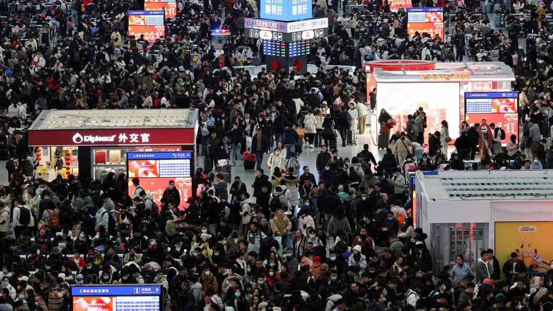 China's Lunar New Year travel rush kicks off ahead of an extra-long holiday