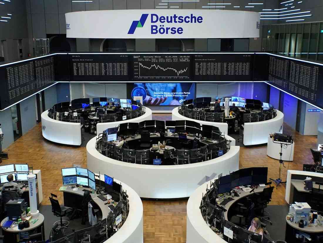 Stocks rise as chip sector rebounds, investors focus on key US data