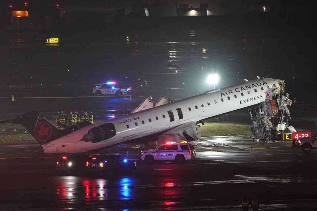Air Canada Express jet hits ground vehicle, closing New York's LaGuardia airport