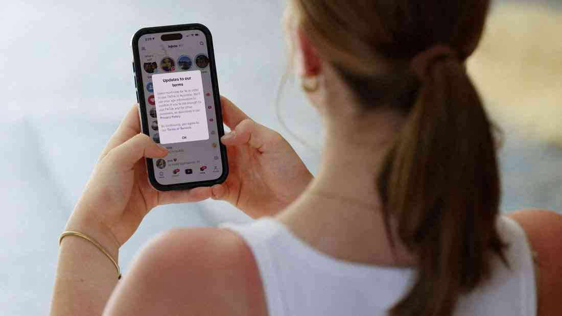 Heavy social media usage erodes young people's wellbeing, report finds