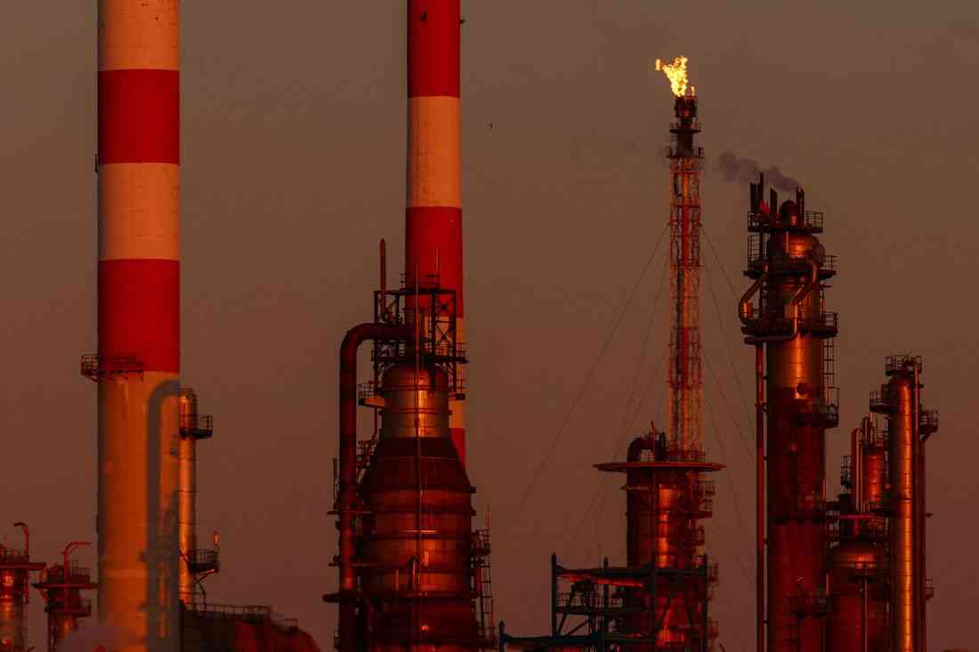 Oil prices to rise further on Monday as Mideast war escalates