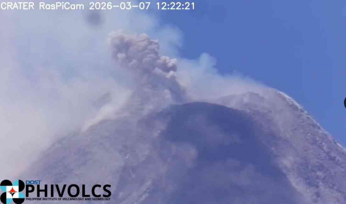 Effusive eruption, minor strombolian activity recorded for 61st day in Mayon Volcano