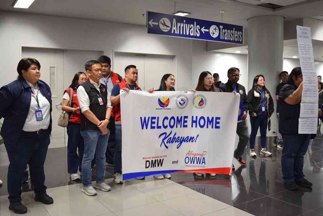 First batch of repatriated OFWs among 90 who returned to PH