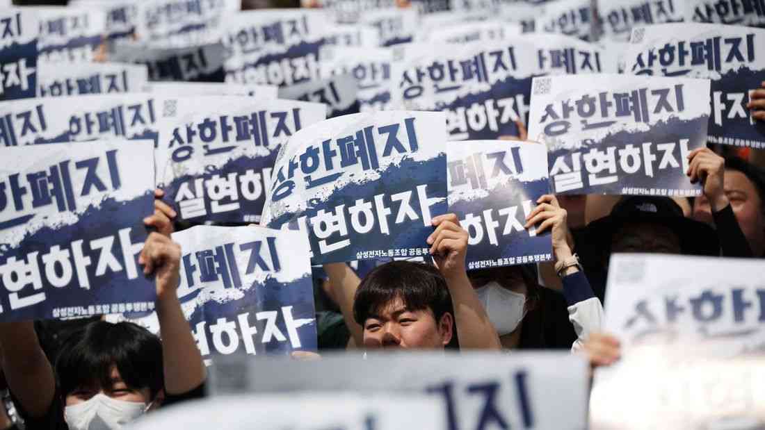Samsung workers protest over huge pay gap with SK Hynix, threaten long strike
