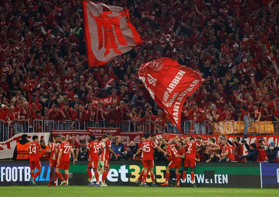 Soccer-Bayern late late show sinks Real Madrid 6-4 in epic quarter-final