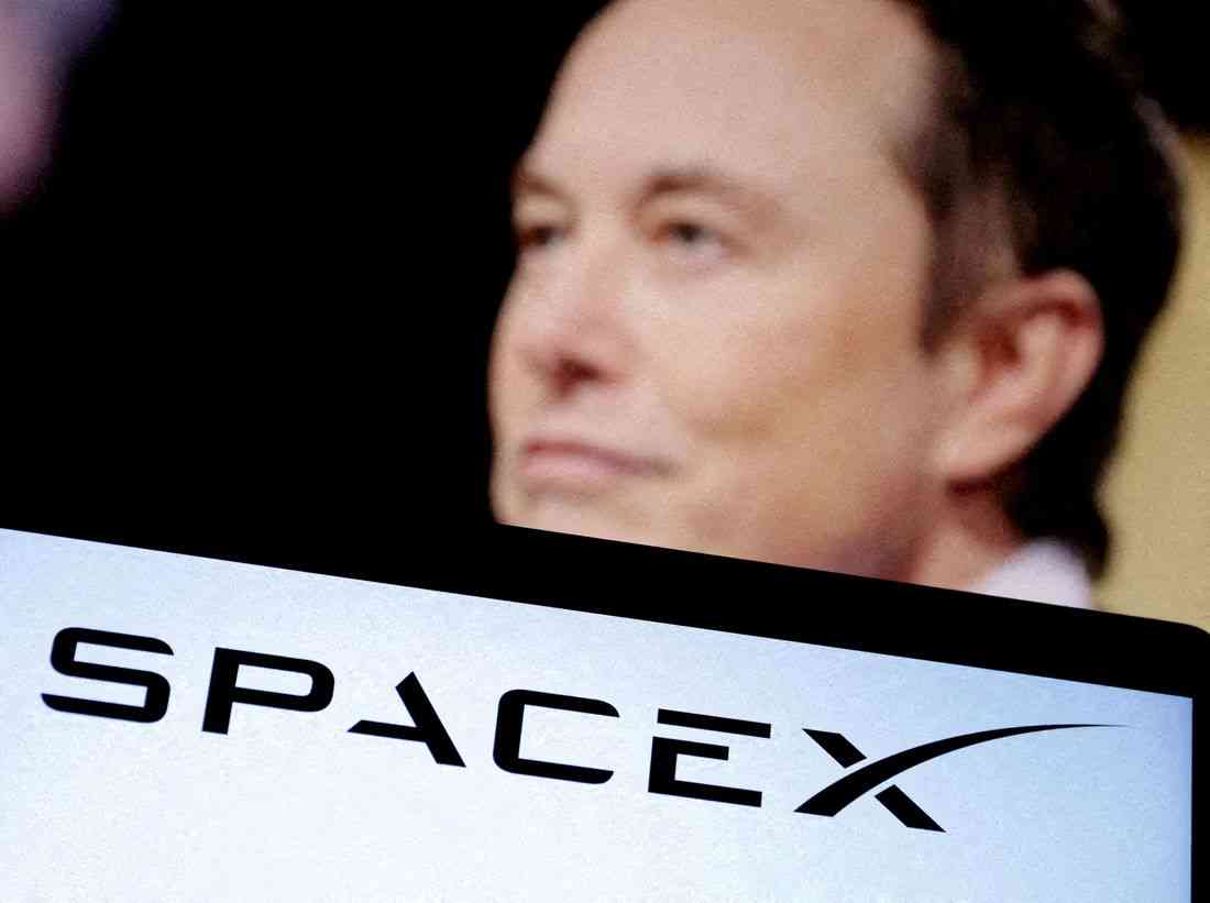 Musk asks SpaceX IPO banks to buy Grok AI subscriptions, NYT reports