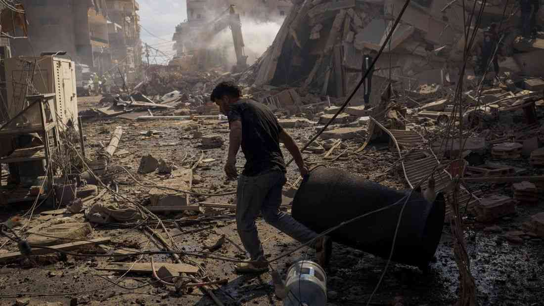 Iranian delegation lands in Islamabad ahead of 'make-or-break' talks