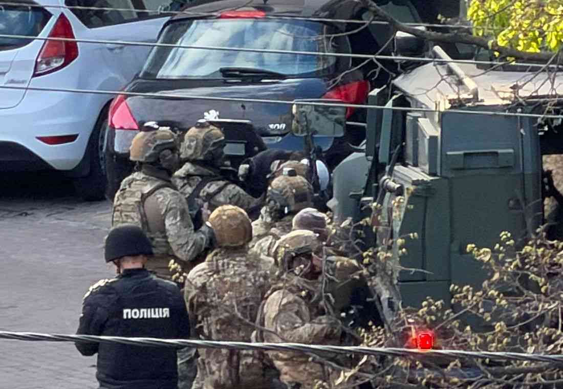Six die in Kyiv shooting, hostage situation; police kill suspect