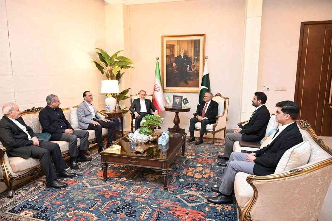 Iran's foreign minister arrives in Pakistan, Trump expects offer satisfying US demands