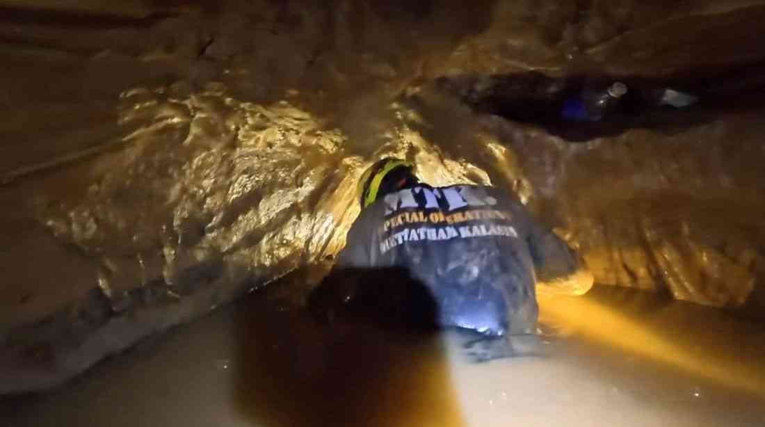 Rescue teams find five trapped in Laos cave, search for two more continues