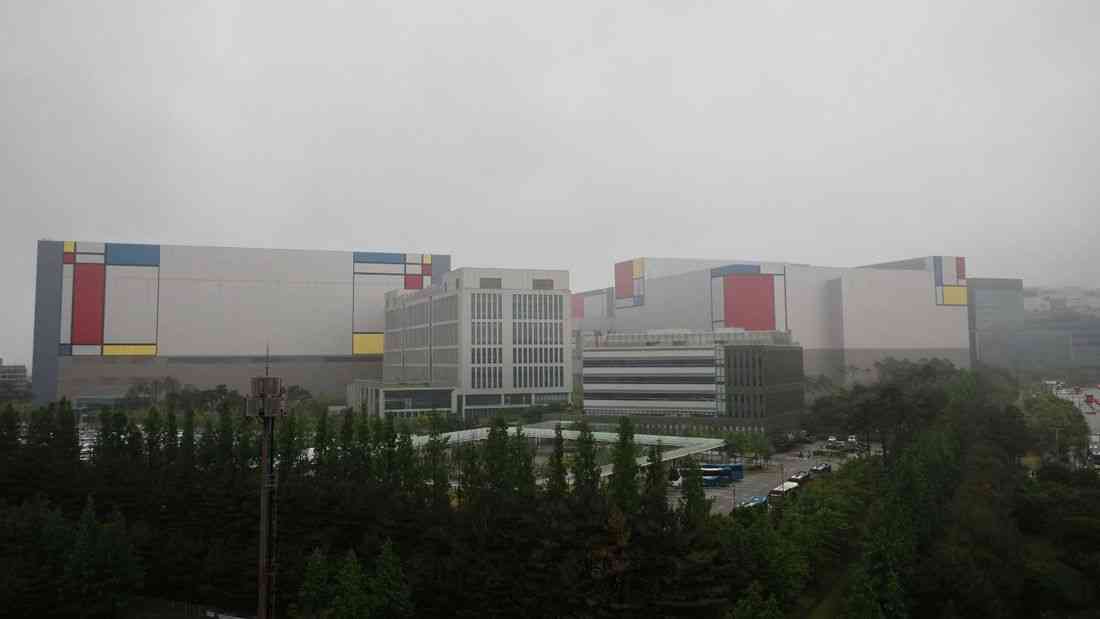 Minority union at Samsung Electronics to challenge pay deal in court
