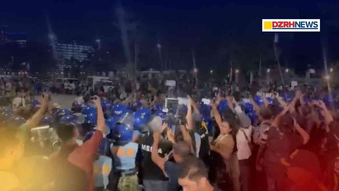 Tensions escalate outside Senate as 'aggressive' Duterte, Dela Rosa supporters clash with police barricades