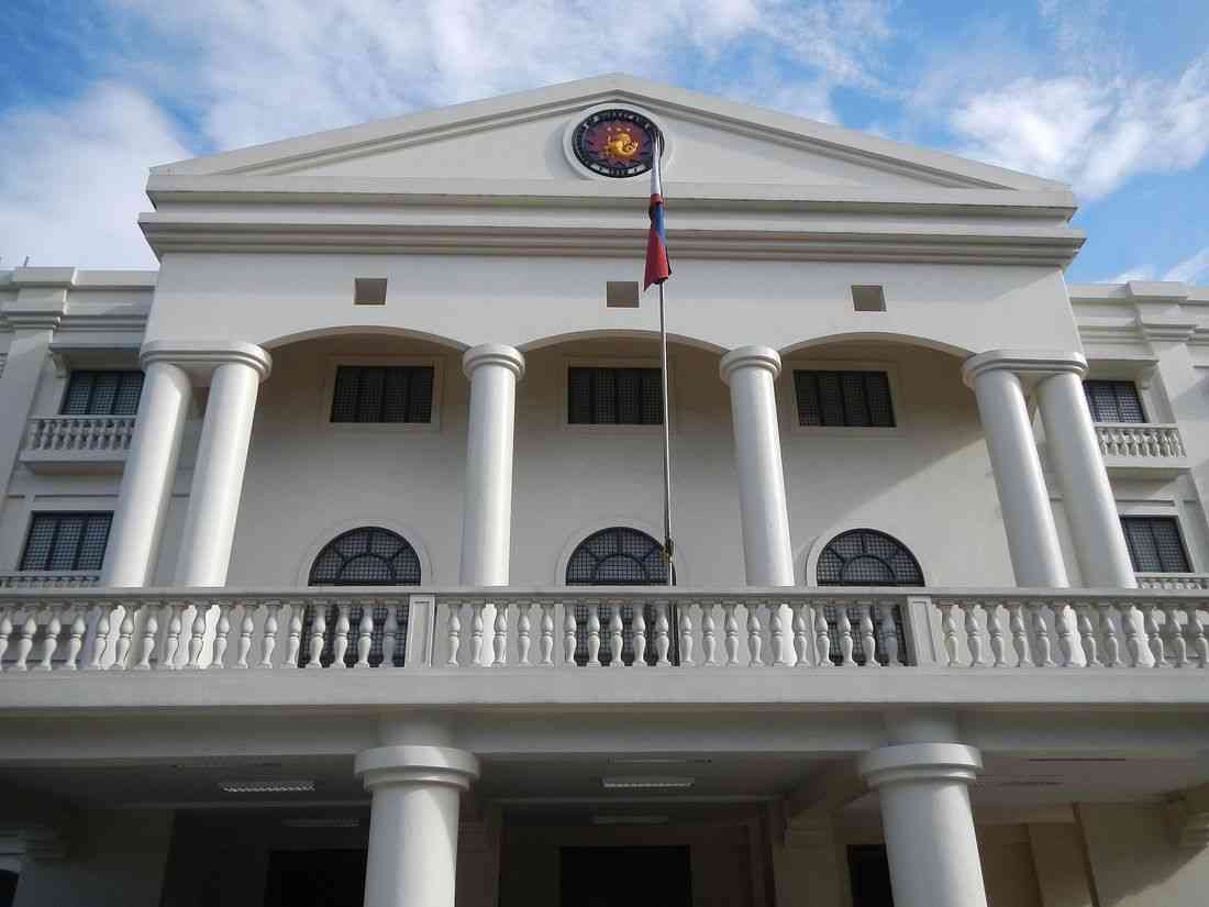 Gov't workers to receive mid-year bonus starting May 15 — DBM