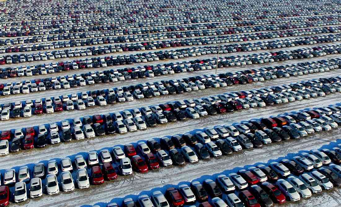 China's car sales drop for seventh month in April; exports roar