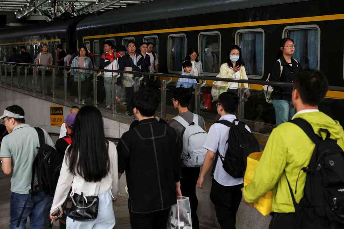 China's railway hit new single-day passenger record on May Day