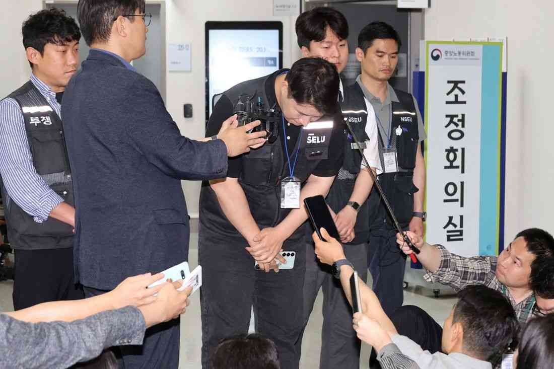 Samsung consumer electronics union asks court to block vote on pay deal
