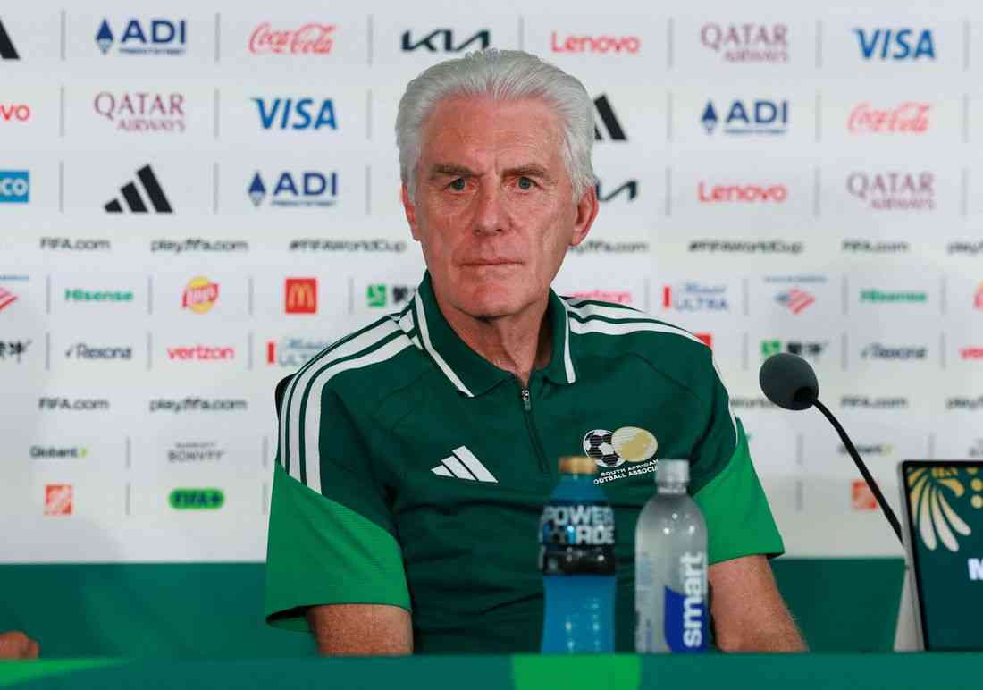 Soccer-South Africa ready to test Mexico in World Cup opener, Broos says