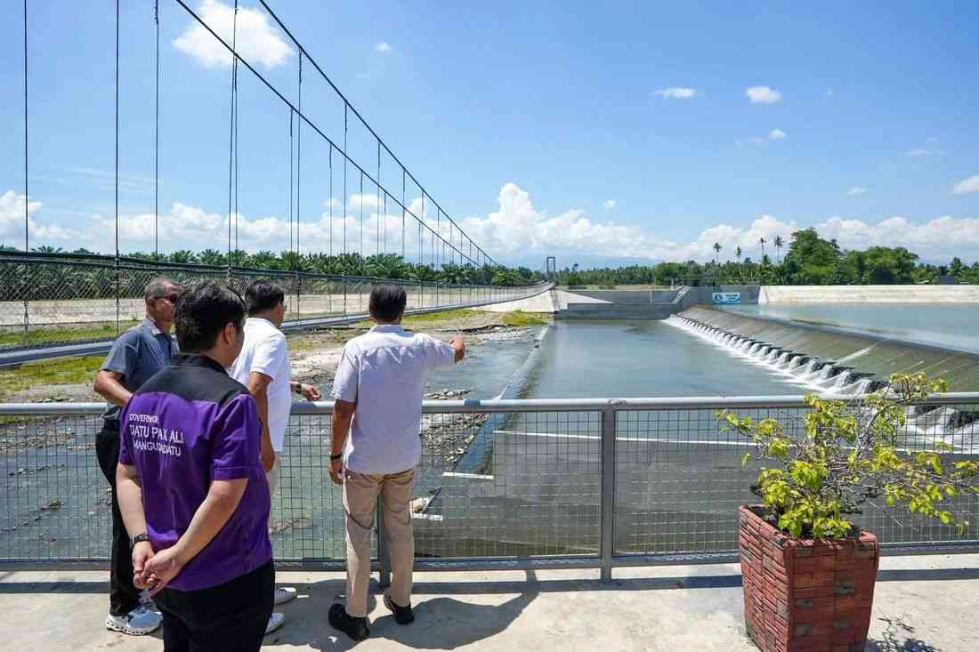 Marcos inaugurates dam in Sultan Kudarat, turns over aid in South Cotabato