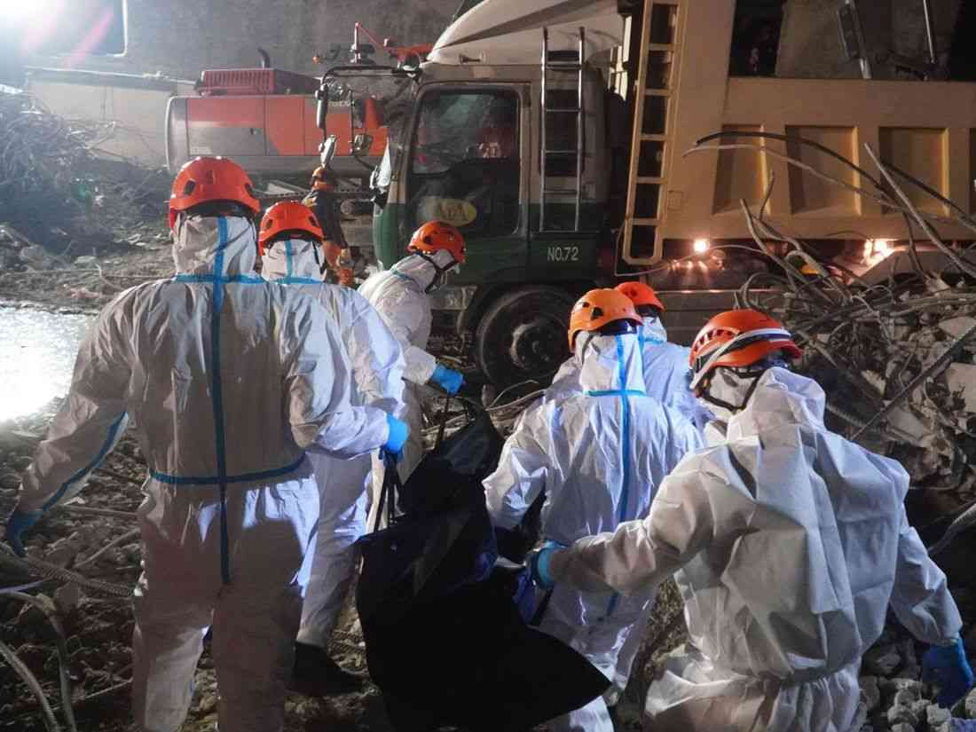 Death toll in Angeles building collapse rises to 21 after infant recovered