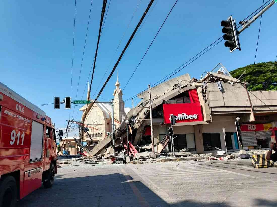 Magnitude 7.8 earthquake strikes General Santos City
