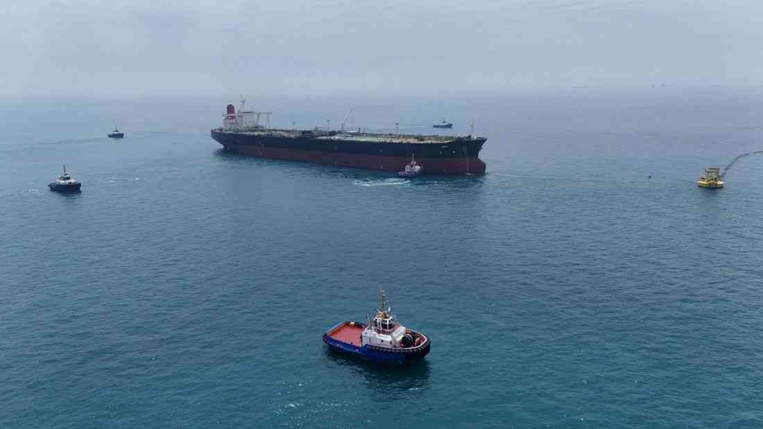 Oil extends slide on expectations of smoother crude flows via Hormuz