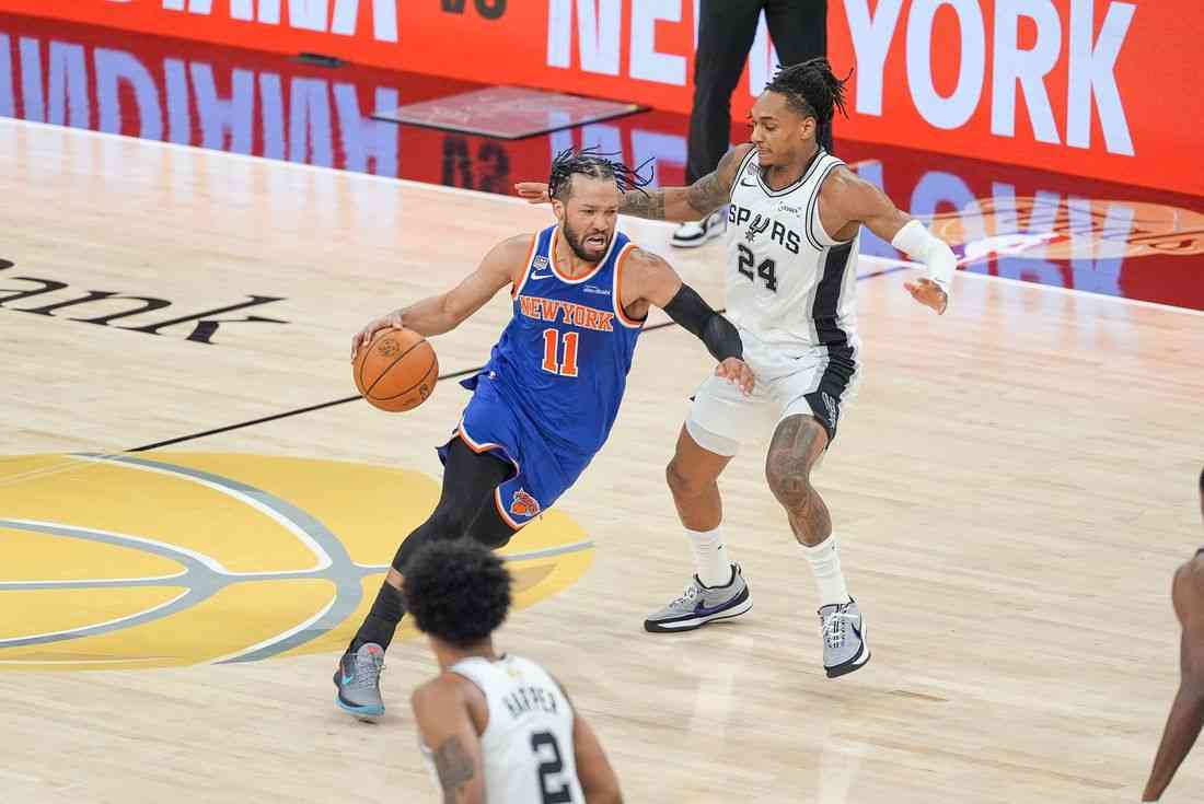 Basketball-Pressure is on as Knicks come home for NBA Finals Game 3