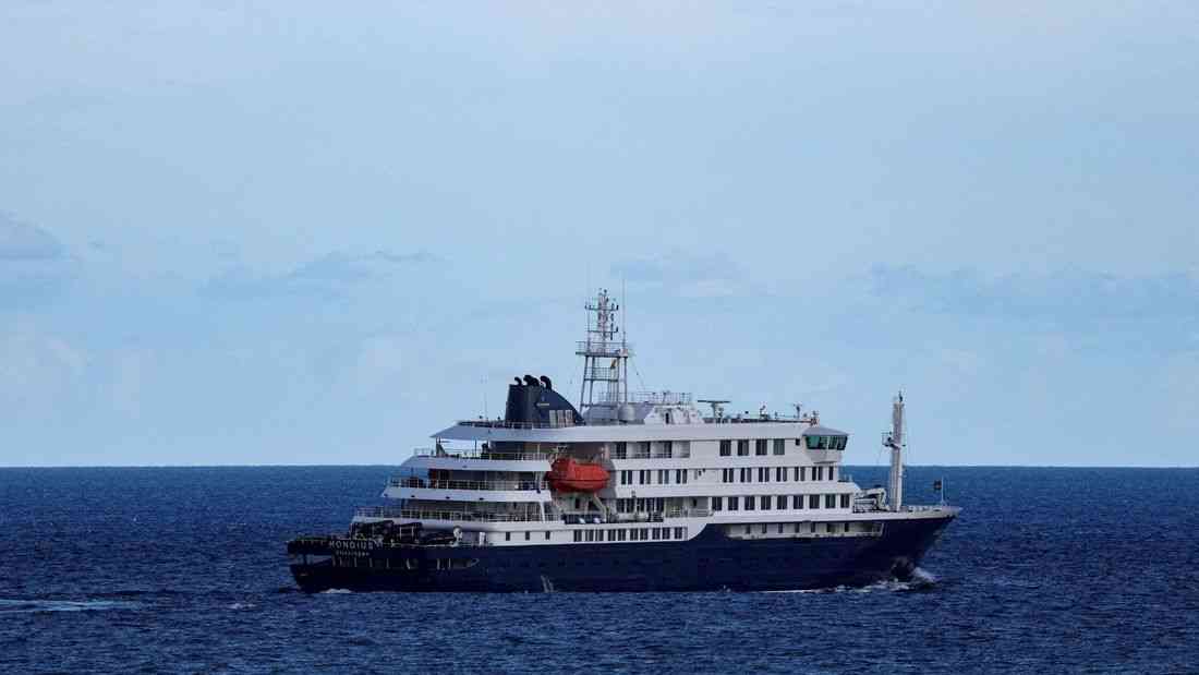 Five US passengers from hantavirus-hit ship return to home states