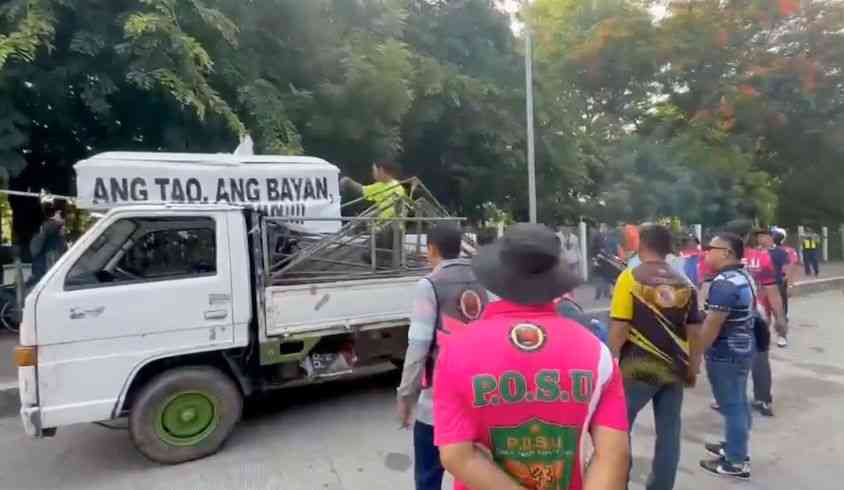 Pasay City LGU dismantles Duterte supporters' tents outside Senate