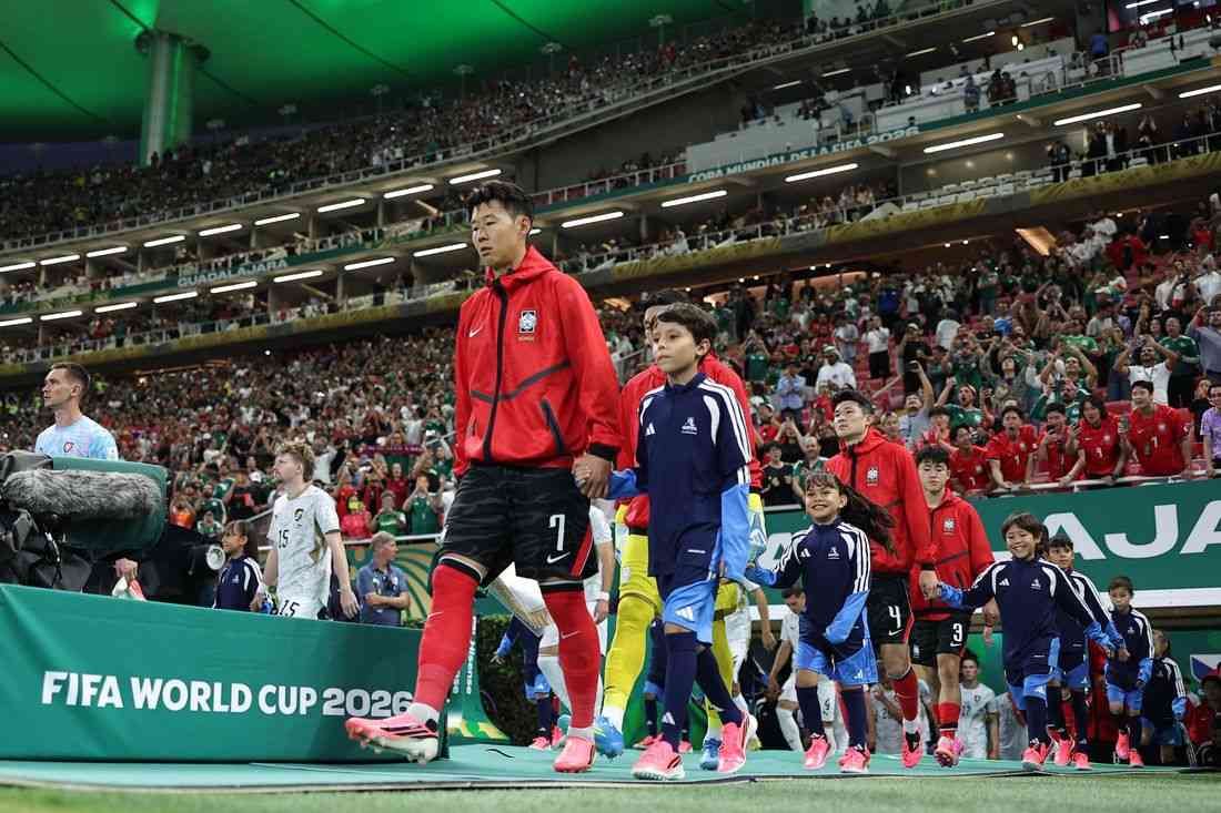 Soccer-South Korea's Son chases history, Sojka starts for Czechs