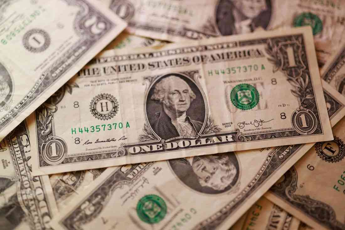 Dollar near one-week high as markets grapple with Gulf tensions