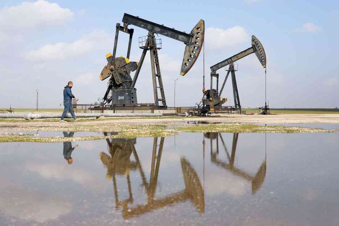 Oil falls more than $1 on greater flows despite US-Iran war