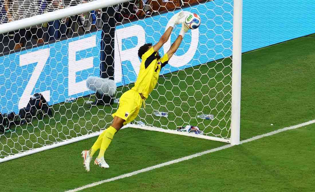 Soccer-Cape Verde World Cup hero Vozinha agrees move to Chile's Colo Colo