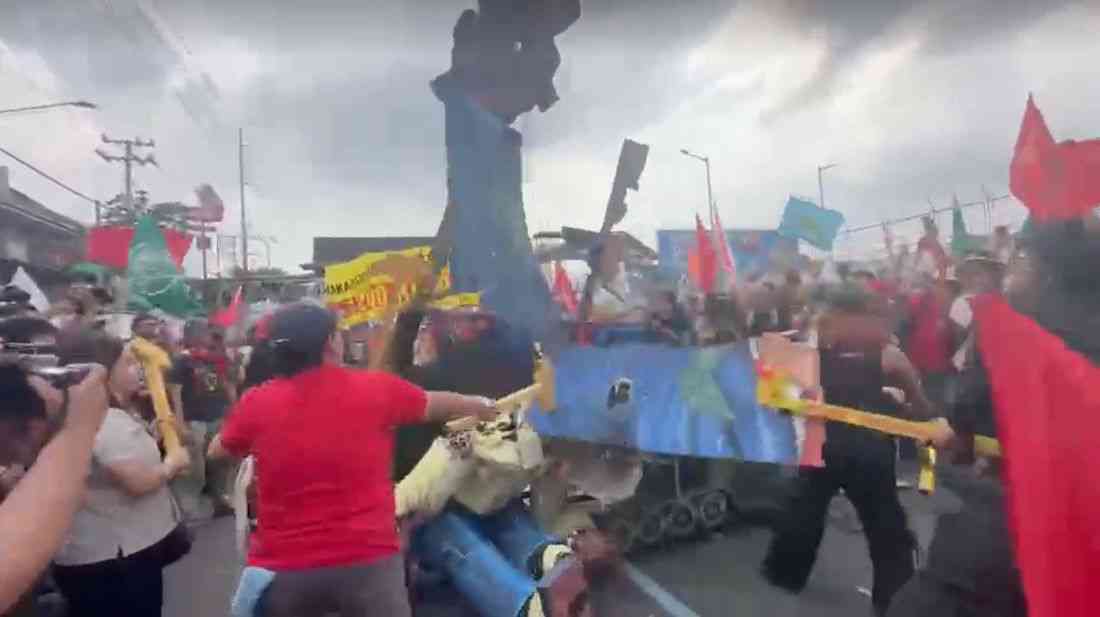 PBBM, Trump effigies destroyed by protesters amid SONA 2026 rally