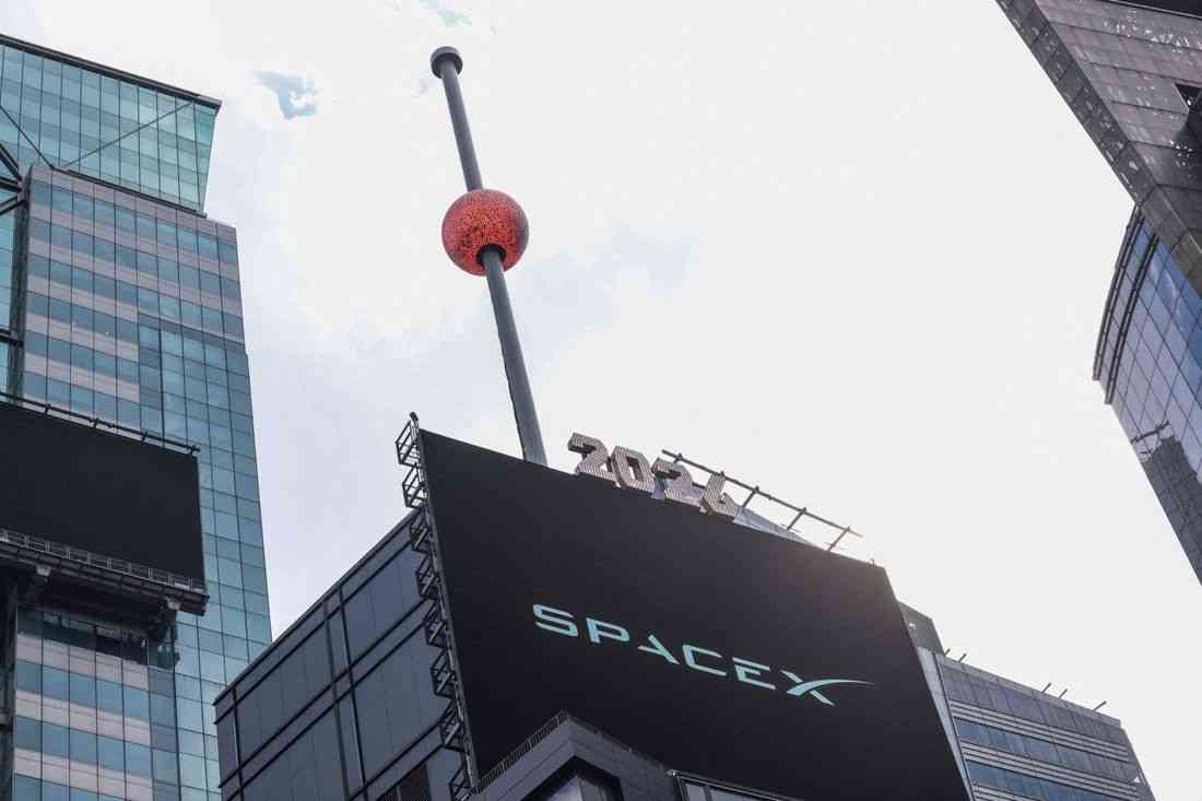 SpaceX shares slide below IPO price for the first time as blistering rally unravels