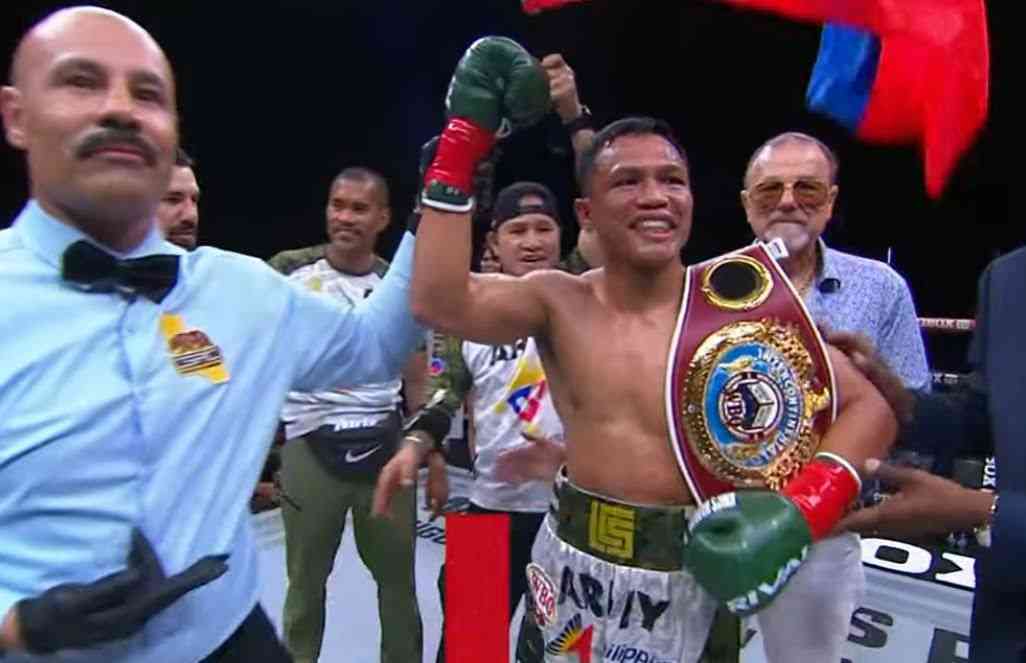 Charly Suarez captures WBO International Super Featherweight title with first-round TKO